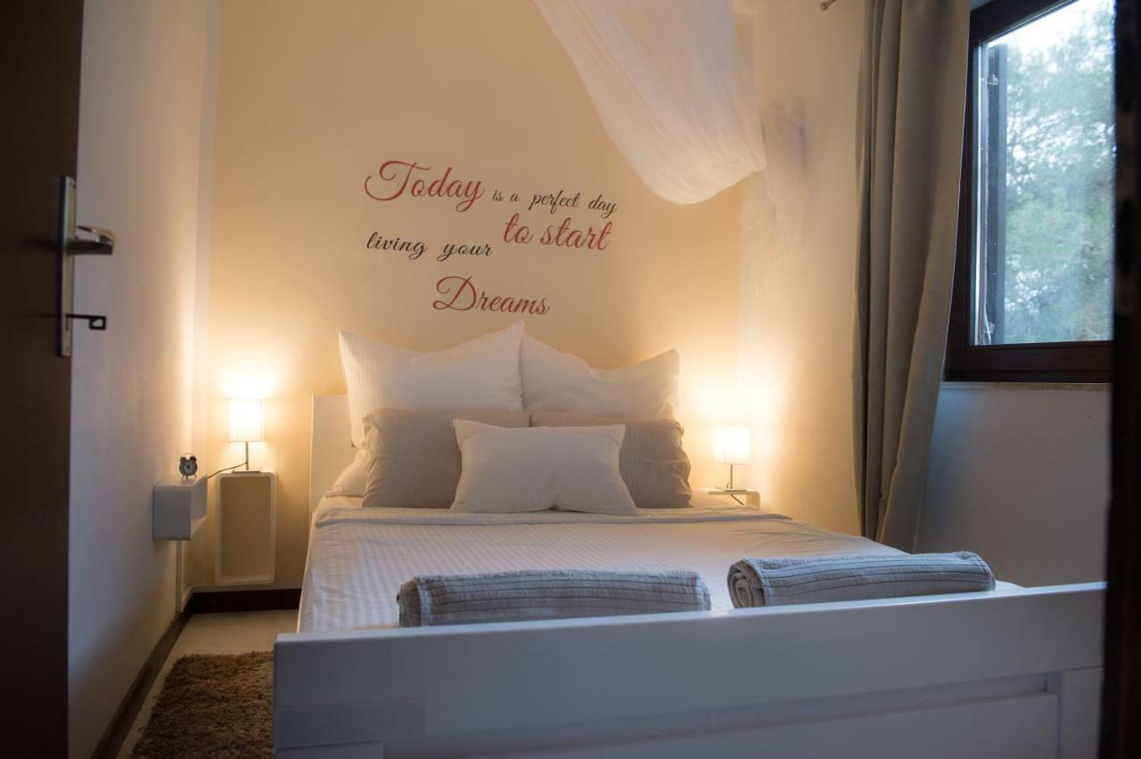 Apartmen Relax 200 M T Beach Apartment Rovinj Bagian luar foto