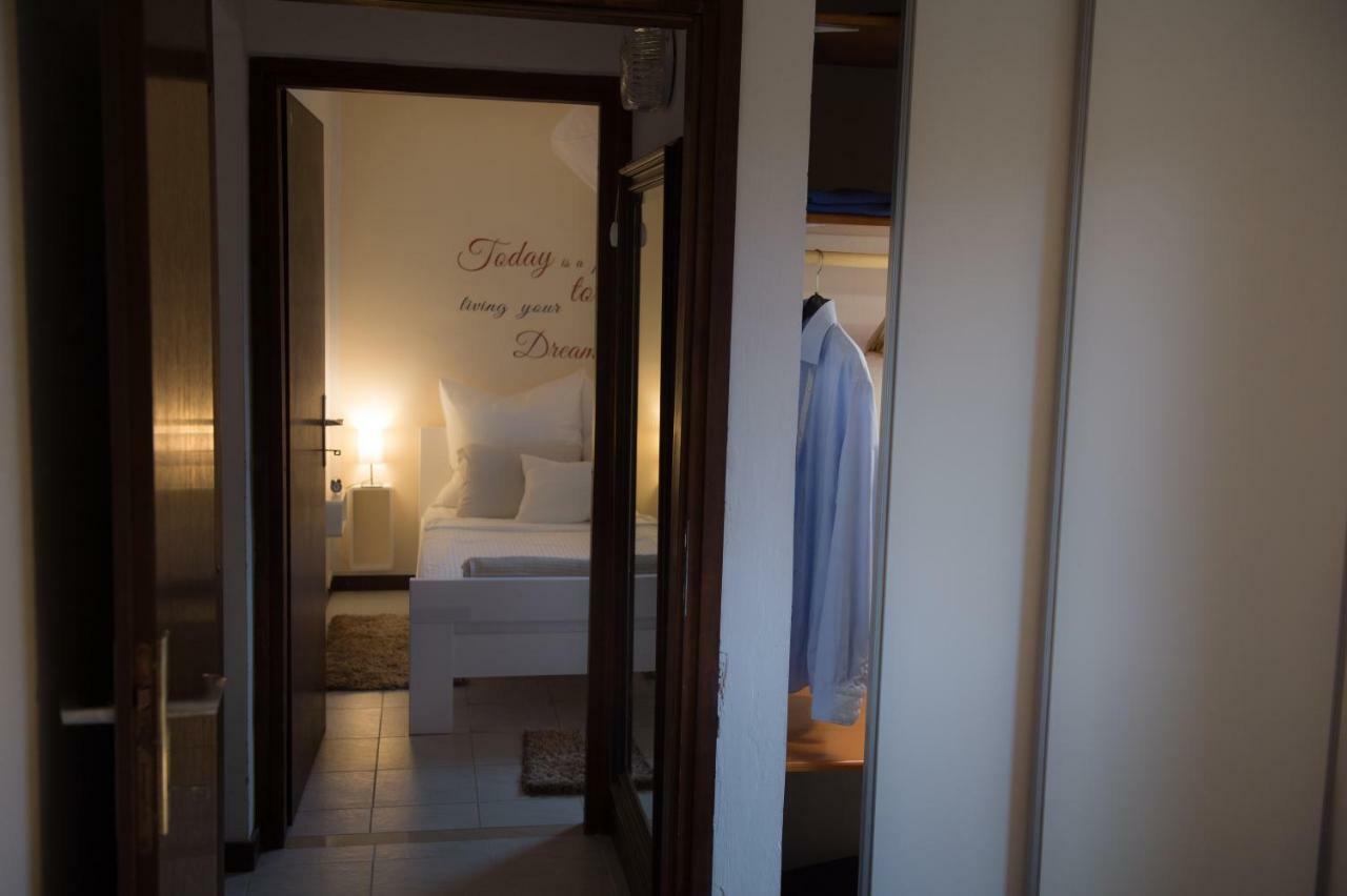 Apartmen Relax 200 M T Beach Apartment Rovinj Bagian luar foto