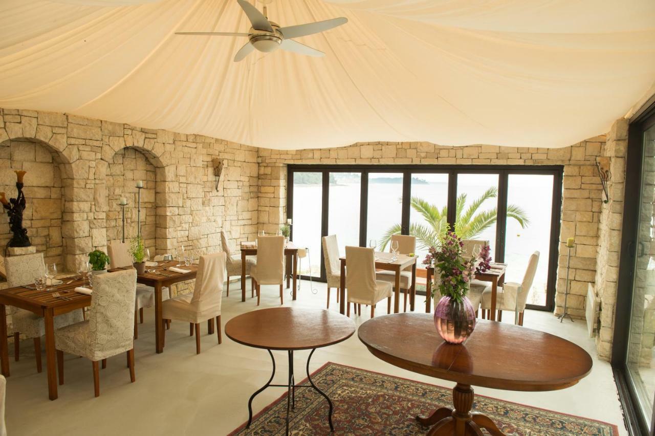 Apartmen Relax 200 M T Beach Apartment Rovinj Bagian luar foto