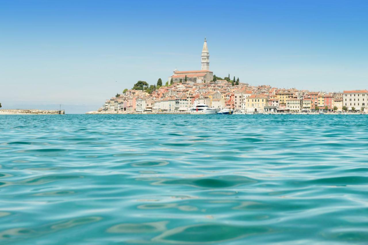 Apartmen Relax 200 M T Beach Apartment Rovinj Bagian luar foto