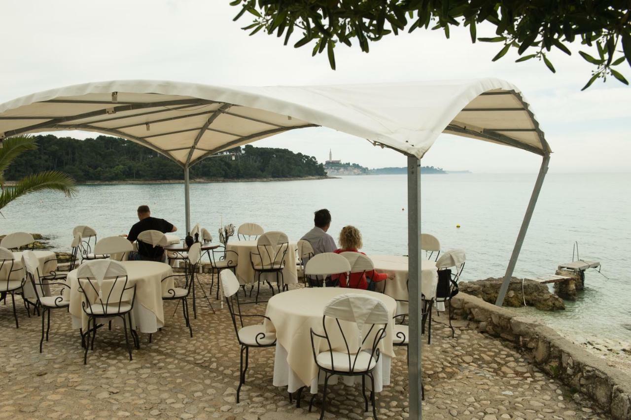 Apartmen Relax 200 M T Beach Apartment Rovinj Bagian luar foto