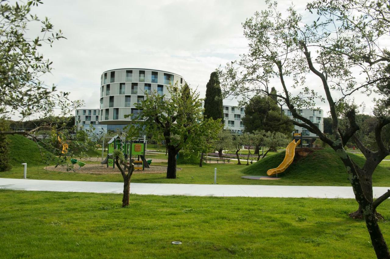 Apartmen Relax 200 M T Beach Apartment Rovinj Bagian luar foto