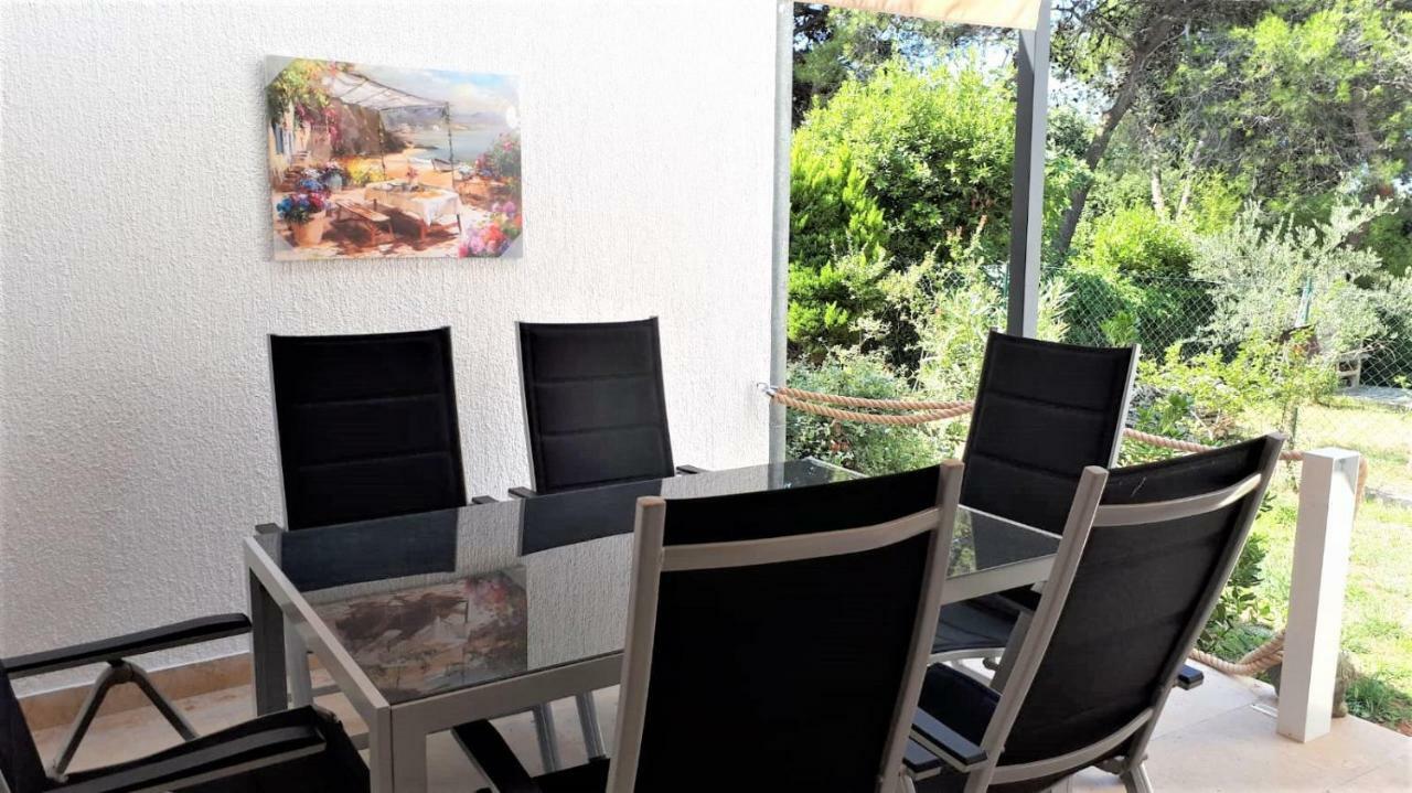 Apartmen Relax 200 M T Beach Apartment Rovinj Bagian luar foto