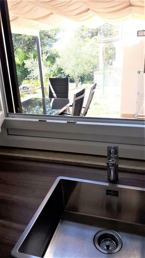 Apartmen Relax 200 M T Beach Apartment Rovinj Bagian luar foto