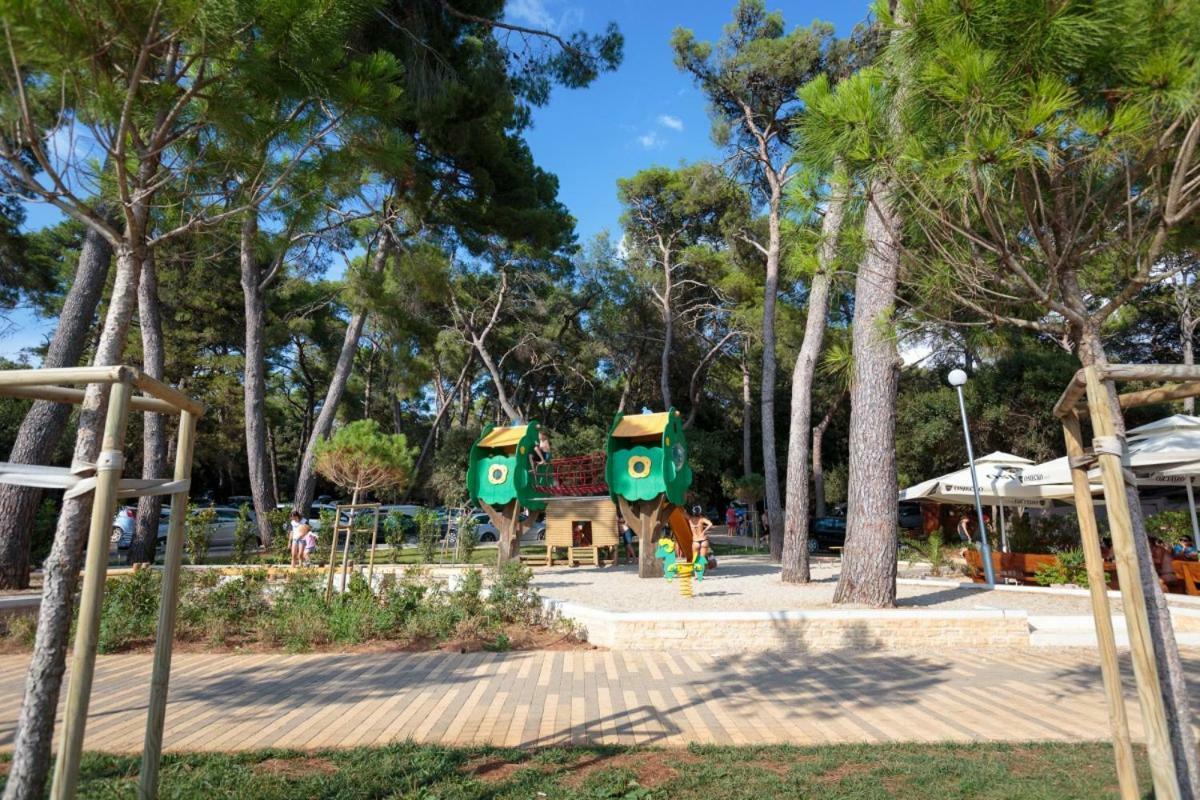 Apartmen Relax 200 M T Beach Apartment Rovinj Bagian luar foto