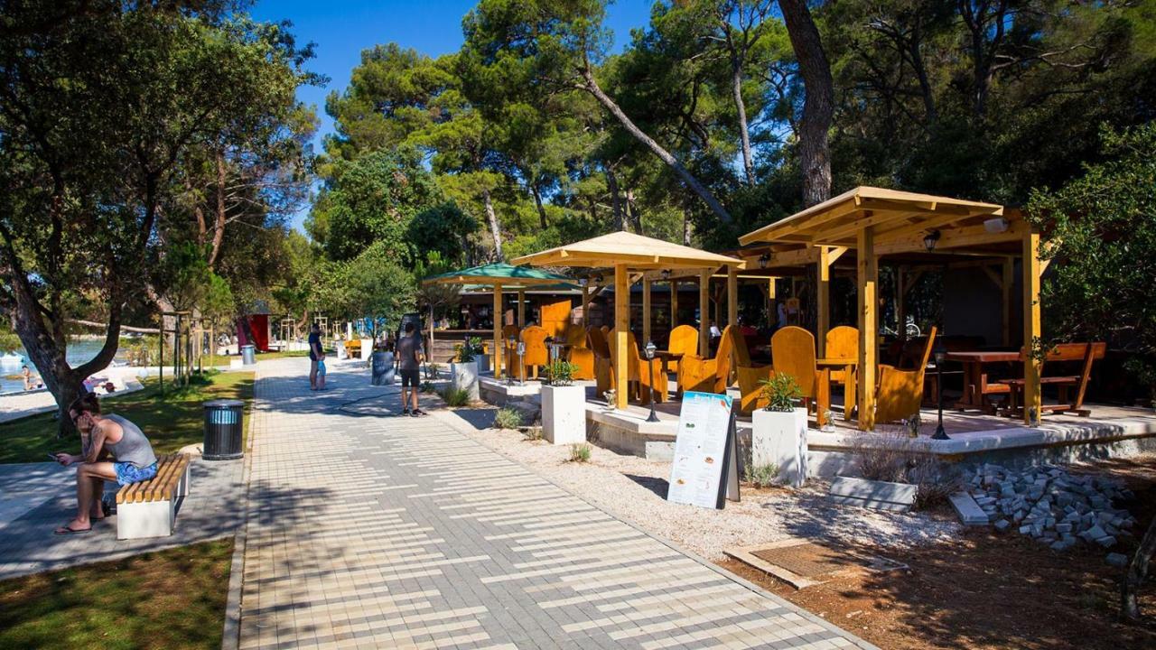 Apartmen Relax 200 M T Beach Apartment Rovinj Bagian luar foto