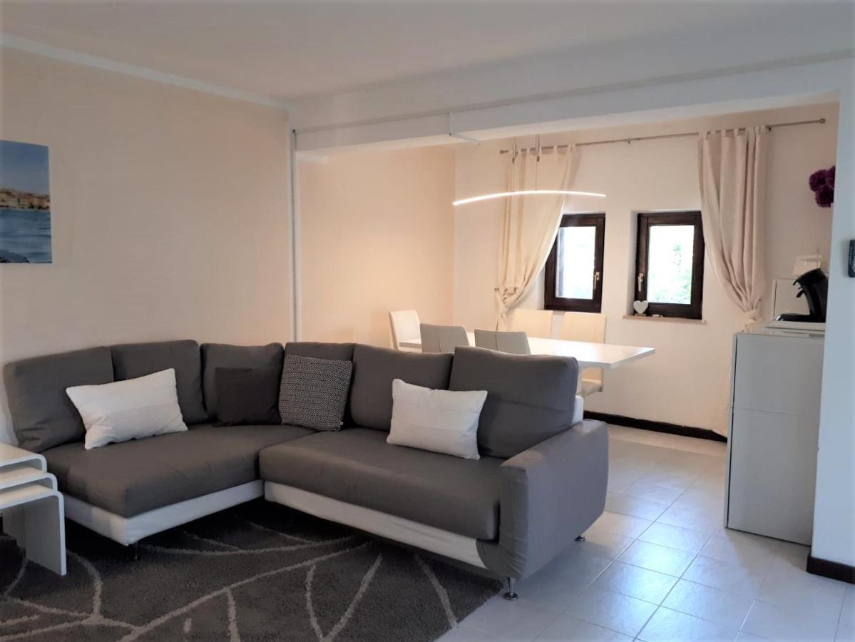 Apartmen Relax 200 M T Beach Apartment Rovinj Bagian luar foto